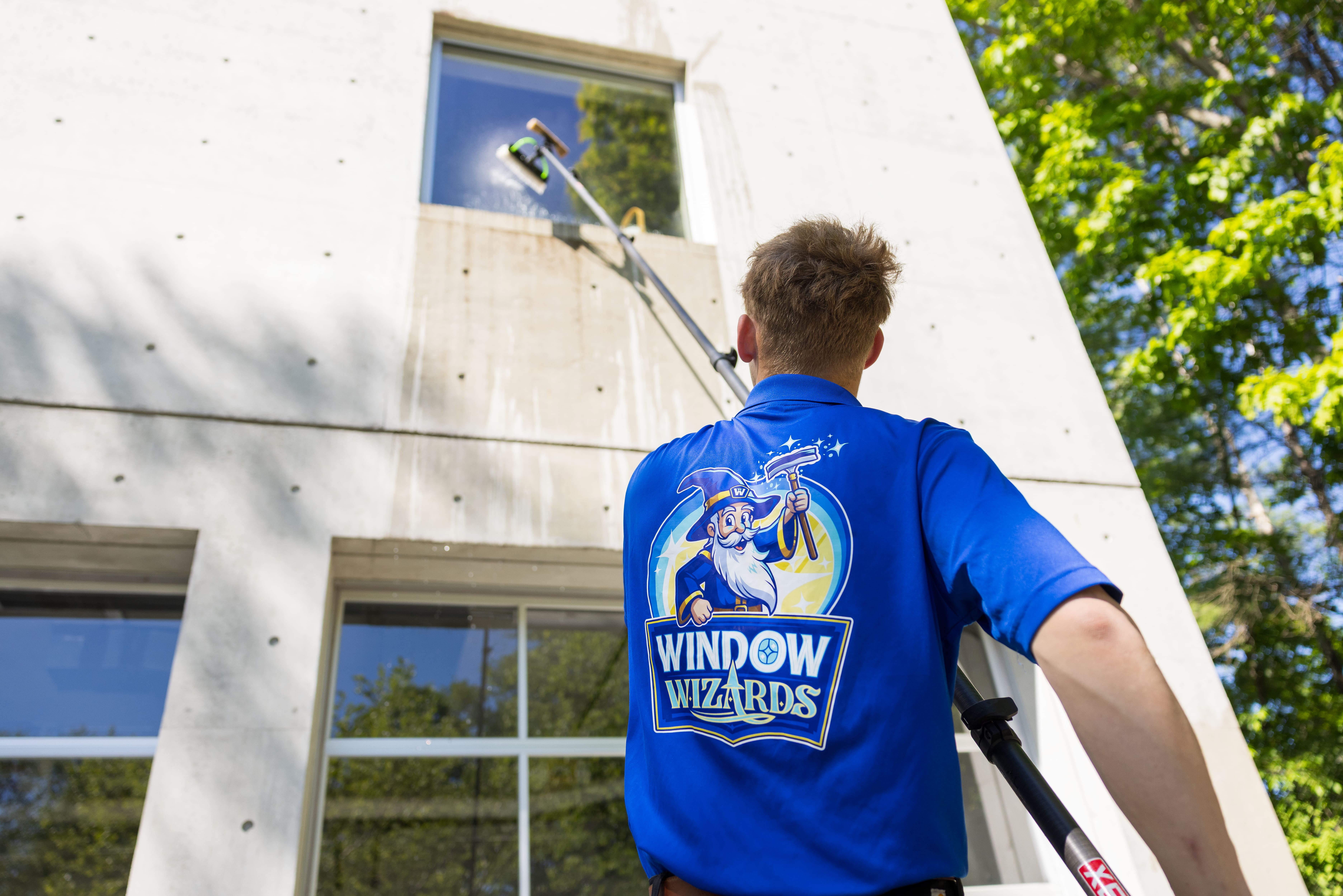 EXTERIOR window cleaning service
