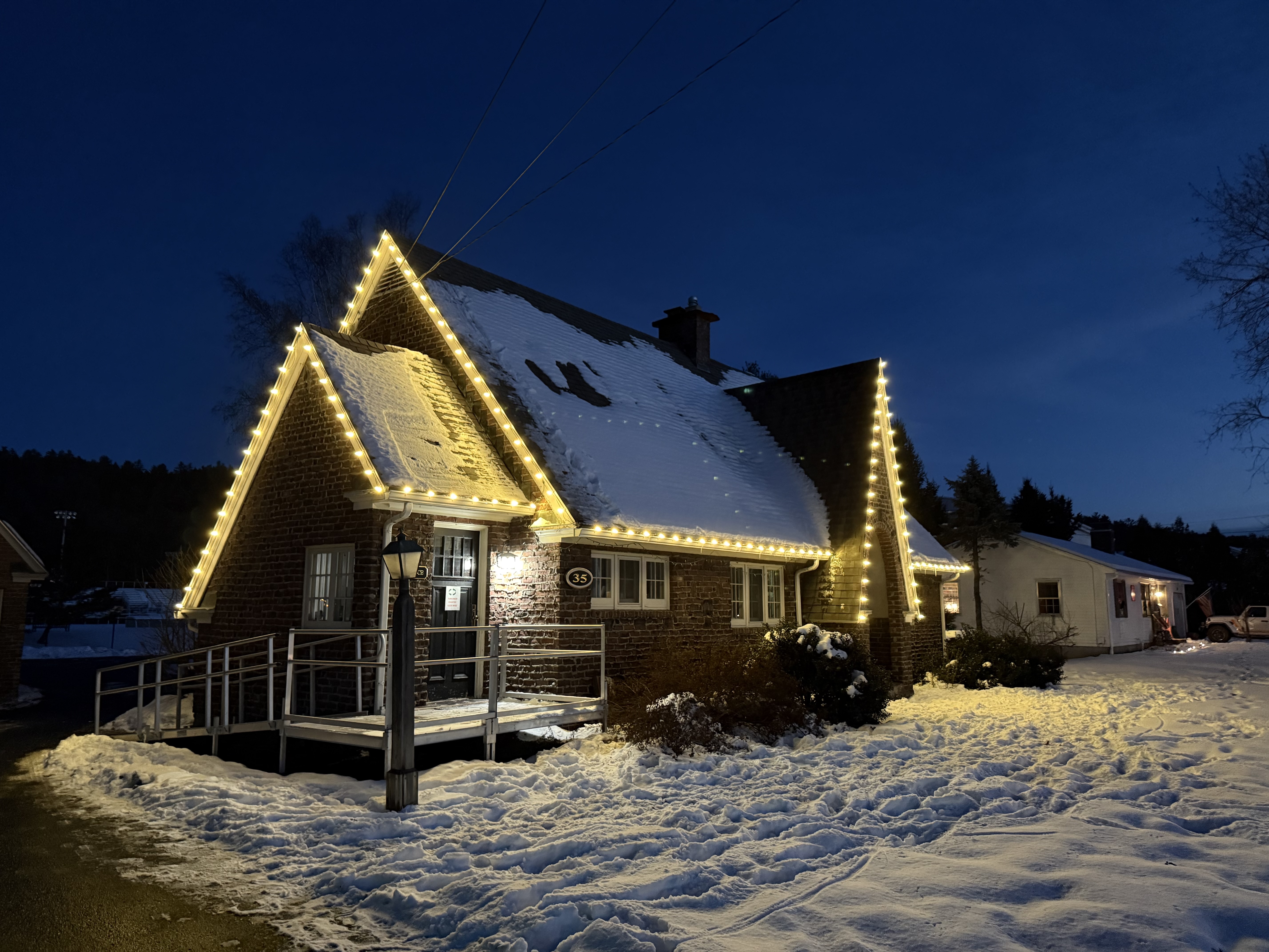 Magical Christmas light display - Transform your home into a winter wonderland